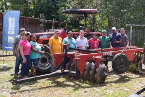 Leia mais sobre o artigo EM CARACARAÍ || Iater entrega patrulha mecanizada para pequenos produtores da Vicinal do Rio Dias