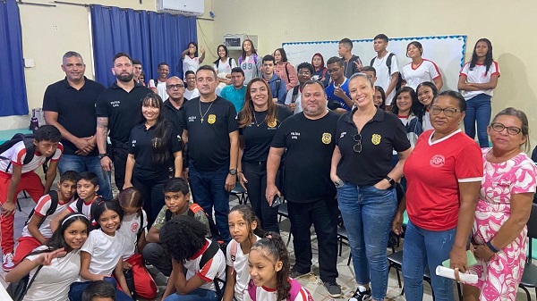 Leia mais sobre o artigo ALTO ALEGRE || Polícia Civil de Roraima realiza palestra para crianças e adolescentes em escola