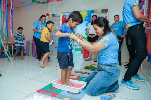 Leia mais sobre o artigo TERAPIA ALTERNATIVA || Feira de ciências do Teamarr promove atividades sensoriais, lúdicas e divertidas para crianças e adolescentes