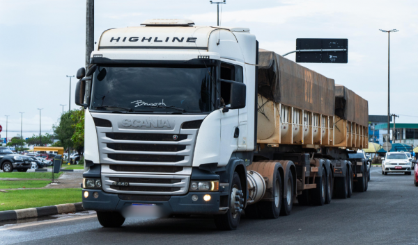 Você está visualizando atualmente LEI || Circulação de caminhões em vias comerciais de Boa Vista é regulamentada