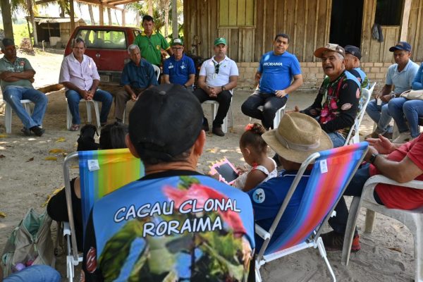 Você está visualizando atualmente SUL DO ESTADO || Sampaio se reuniu com cacauicultores para debater o fortalecimento de cadeias produtivas e desenvolvimento sustentável